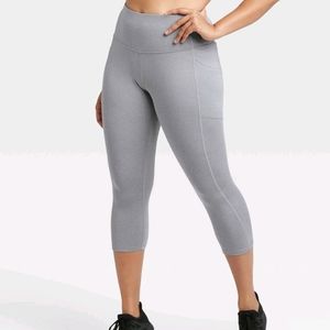 NWT women's sculpted high-rise Capri leggings